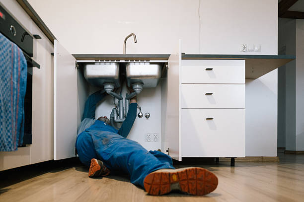 Professional Emergency Plumber technician working in Aliquippa, PA